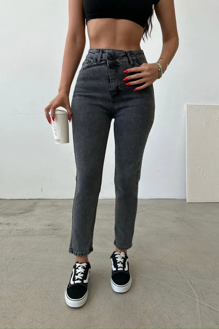 Cross Button Skinny Jeans