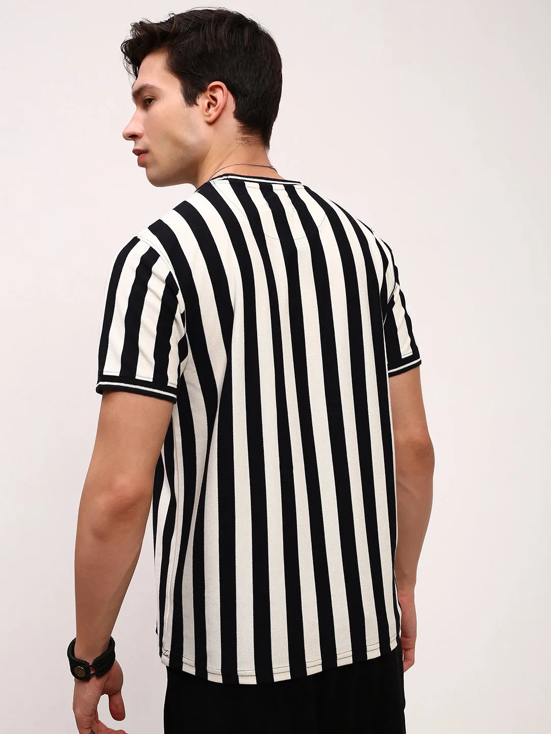 Men Black Striped Round Neck T-Shirt